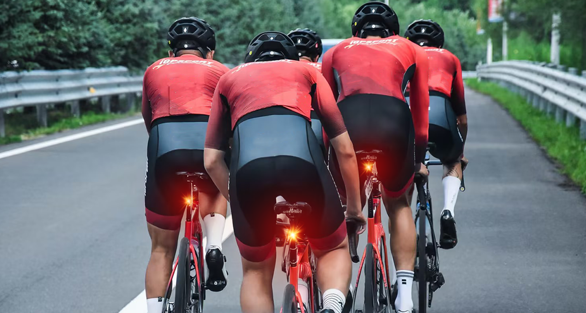 TL30骑行尾灯自动同频模式