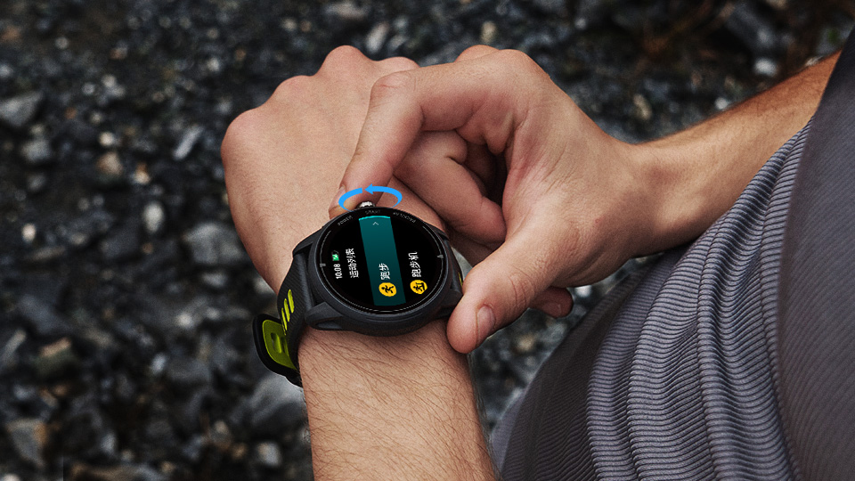 触屏+按键
运动就要操作简单